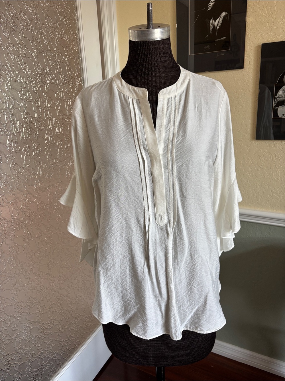 Vince Camuto Women's Split-Neck Blouse -M. NWOT